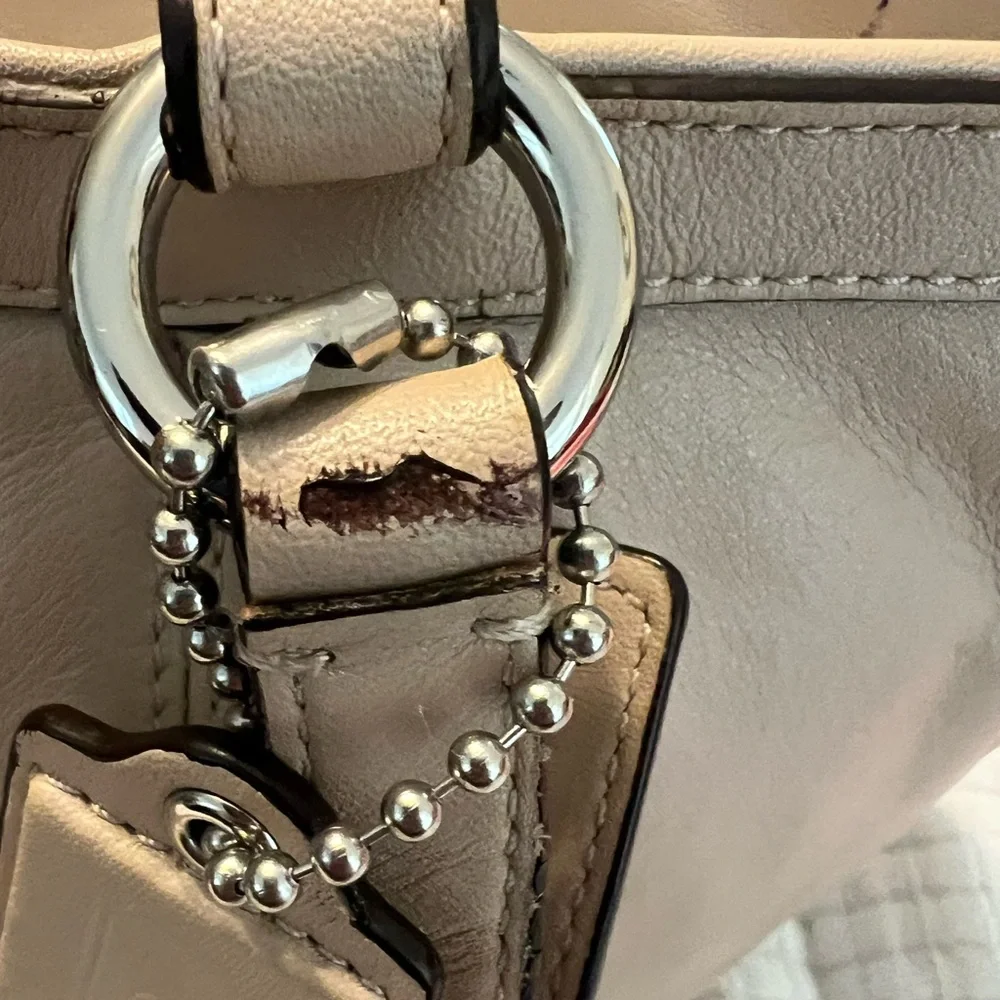 Coach authentic smooth